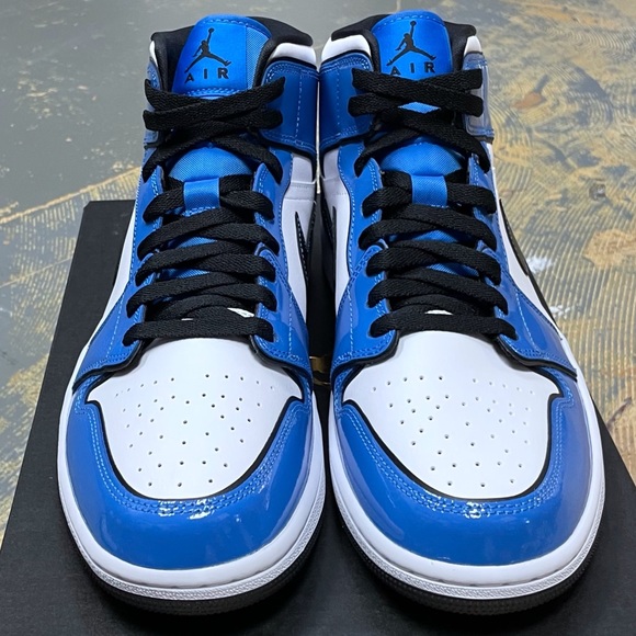 Nike Air Jordan 1 Mid SE Signal Blue DD6834-402 9.5 Patent Leather - Picture 4 of 11